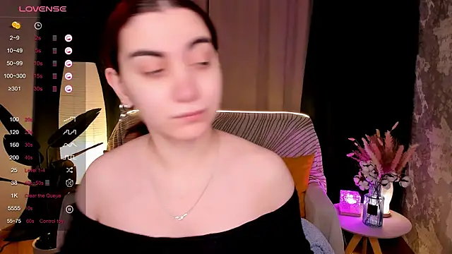 Snapshot of hannacheekss_ chatting on February 10, 2026, 1:59 am hannacheekss online show from February 10, 2026, 1:59 am