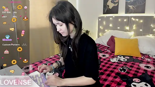 Emily Strikeee online show from April 5, 2026, 1:56 am