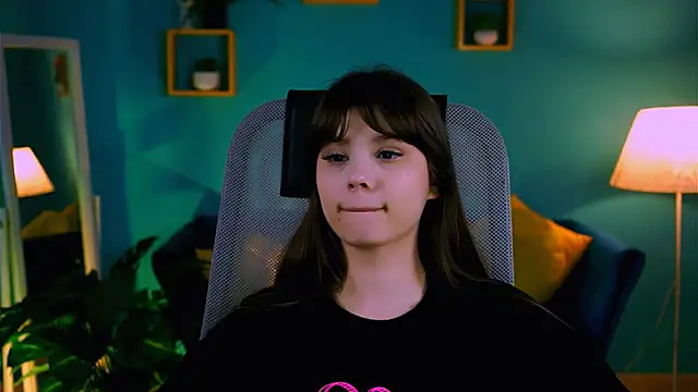 EvaThopson online show from April 23, 2026, 10:11 am