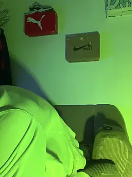 Snapshot of Hxnsovrgon chatting on February 17, 2025, 12:16 pm Hxnsovrgon online show from February 17, 2025, 12:16 pm