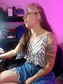 Snapshot of Tefannyy_ chatting on May 8, 2026, 1:37 pm Tefannyy online show from May 8, 2026, 1:37 pm