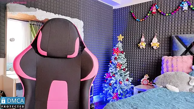 SolBeaumont1 online show from December 1, 2025, 7:04 pm