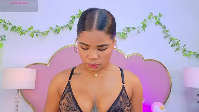 Snapshot of NahiaraReina chatting on December 4, 2025, 1:43 pm NahiaraReina online show from December 4, 2025, 1:43 pm