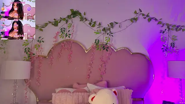 NahiaraReina online show from March 26, 2026, 1:42 pm