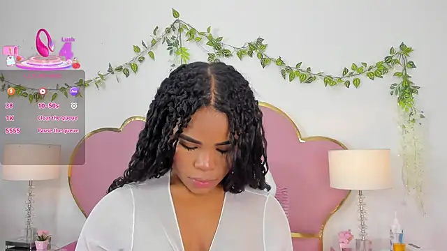 Snapshot of NahiaraReina chatting on September 12, 2025, 1:33 pm NahiaraReina online show from September 12, 2025, 1:33 pm