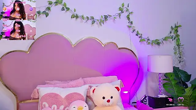 NahiaraReina online show from February 5, 2026, 1:29 pm