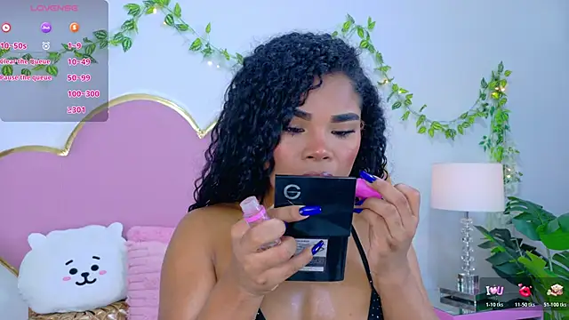 Snapshot of NahiaraReina chatting on November 6, 2025, 1:37 pm NahiaraReina online show from November 6, 2025, 1:37 pm