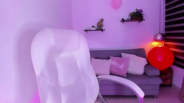 yenny garcia online show from November 18, 2025, 5:49 pm