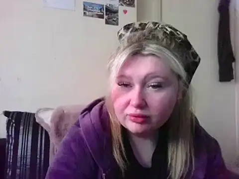 Snapshot of lilah-xo chatting on March 4, 2025, 12:33 pm lilah-xo online show from March 4, 2025, 12:33 pm