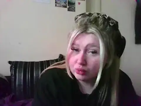 Snapshot of lilah-xo chatting on March 5, 2025, 12:22 pm lilah-xo online show from March 5, 2025, 12:22 pm