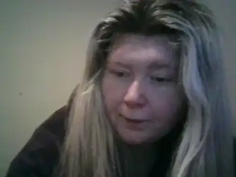 Snapshot of lilah-xo chatting on February 19, 2025, 8:44 am lilah-xo online show from February 19, 2025, 8:44 am