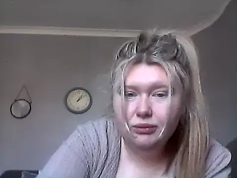 Snapshot of lilah-xo chatting on March 9, 2025, 12:09 pm lilah-xo online show from March 9, 2025, 12:09 pm