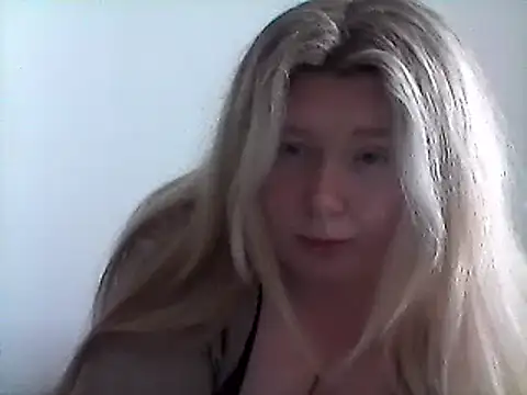 Snapshot of lilah-xo chatting on March 6, 2025, 4:38 pm lilah-xo online show from March 6, 2025, 4:38 pm