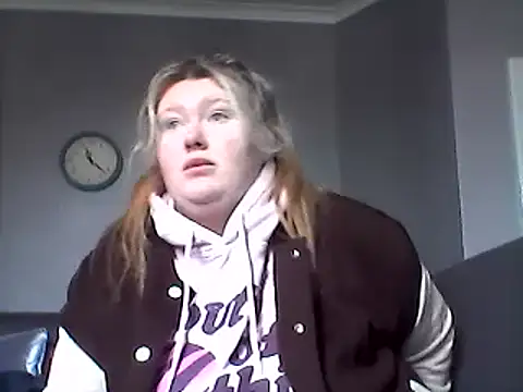 Snapshot of lilah-xo chatting on February 16, 2025, 1:05 pm lilah-xo online show from February 16, 2025, 1:05 pm