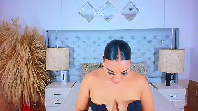 EileenBenzon online show from November 27, 2025, 3:56 pm