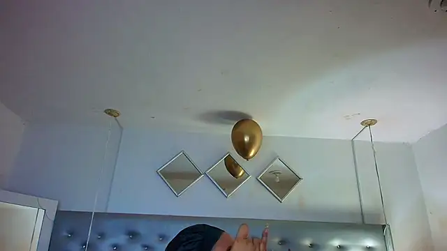 EileenBenzon online show from April 9, 2026, 3:30 am