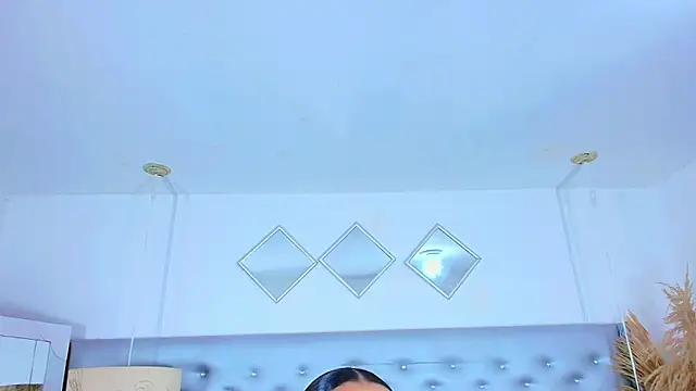 EileenBenzon online show from February 18, 2026, 5:05 am