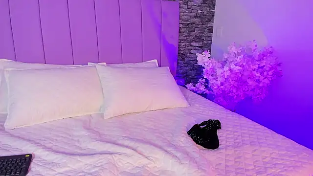 Snapshot of iam_cami chatting on February 11, 2026, 11:54 am iam cami online show from February 11, 2026, 11:54 am