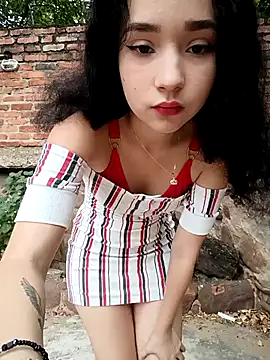 sweet outdoor charm online show from November 29, 2025, 7:47 pm