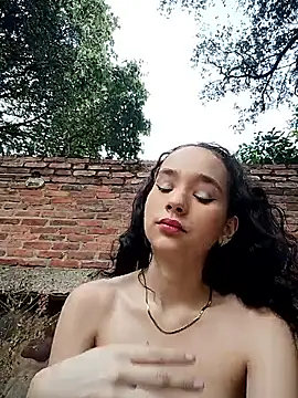 Snapshot of sweet_outdoor_charm chatting on March 27, 2026, 7:37 pm sweet outdoor charm online show from March 27, 2026, 7:37 pm