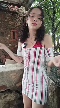 Snapshot of sweet_outdoor_charm chatting on April 18, 2026, 2:52 pm sweet outdoor charm online show from April 18, 2026, 2:52 pm
