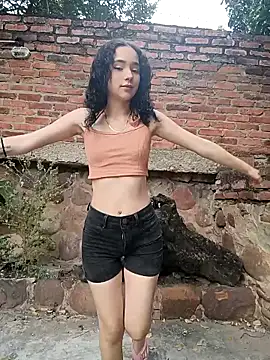 Snapshot of sweet_outdoor_charm chatting on March 6, 2026, 7:42 pm sweet outdoor charm online show from March 6, 2026, 7:42 pm