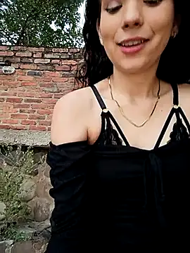 Snapshot of sweet_outdoor_charm chatting on March 5, 2026, 7:43 pm sweet outdoor charm online show from March 5, 2026, 7:43 pm