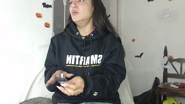 skinny sweet2411 online show from November 6, 2025, 12:03 am