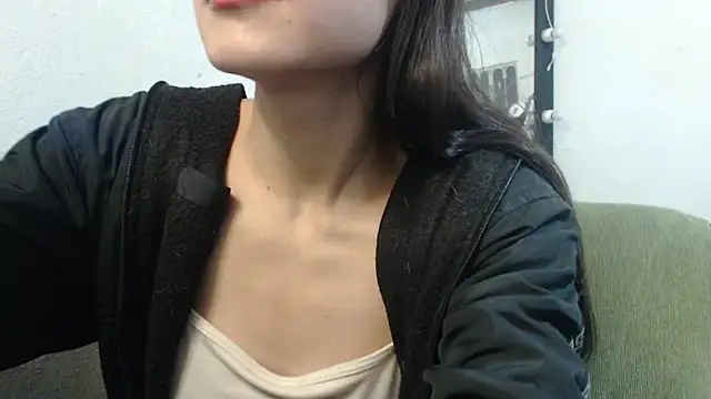 Snapshot of skinny_sweet2411 chatting on June 17, 2026, 2:16 pm skinny sweet2411 online show from June 17, 2026, 2:16 pm