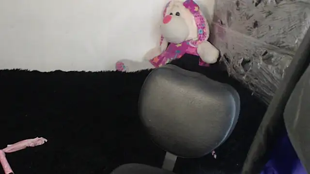 skinny sweet2411 online show from December 3, 2025, 4:13 am