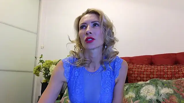 Snapshot of _Maddalena_ chatting on September 10, 2025, 8:30 pm Maddalena online show from September 10, 2025, 8:30 pm