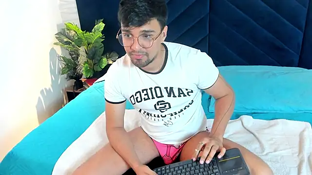 Edward max online show from April 9, 2026, 3:52 am