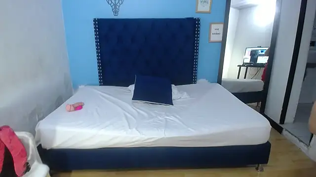 Snapshot of kinky_redhead18 chatting on November 19, 2025, 1:44 pm kinky redhead18 online show from November 19, 2025, 1:44 pm