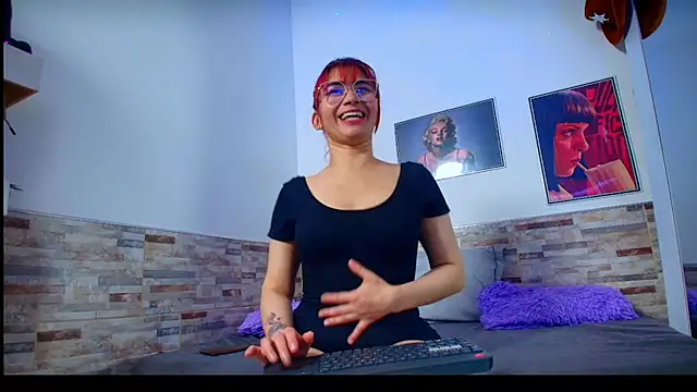 Snapshot of Melannytaylor chatting on December 18, 2025, 11:52 pm Melannytaylor online show from December 18, 2025, 11:52 pm