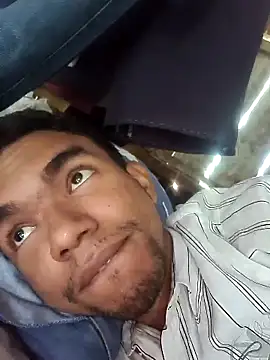 Snapshot of Reynold2608 chatting on December 2, 2025, 4:30 pm Reynold2608 online show from December 2, 2025, 4:30 pm