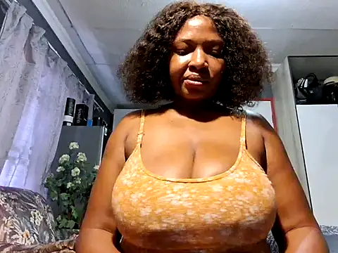Snapshot of EbonyRose9 chatting on May 17, 2026, 7:41 am EbonyRose9 online show from May 17, 2026, 7:41 am