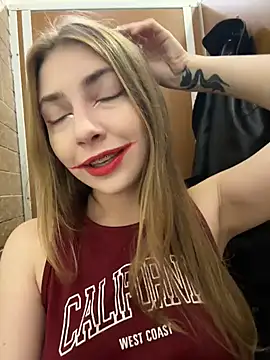 Sunny   Bunny online show from October 31, 2025, 1:08 pm