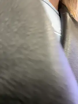 Snapshot of Sunny___Bunny chatting on January 5, 2026, 5:27 pm Sunny Bunny online show from January 5, 2026, 5:27 pm