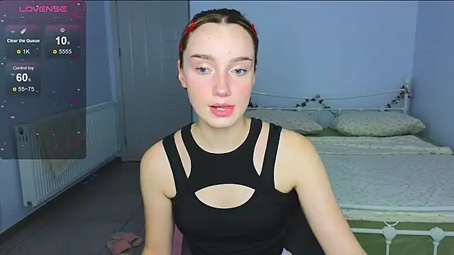 Snapshot of Wild_Sophie_ chatting on November 16, 2025, 5:50 pm Wild Sophie online show from November 16, 2025, 5:50 pm