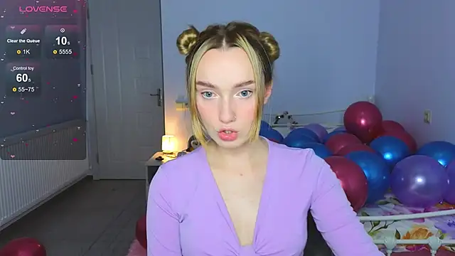 Snapshot of Wild_Sophie_ chatting on November 25, 2025, 6:08 pm Wild Sophie online show from November 25, 2025, 6:08 pm