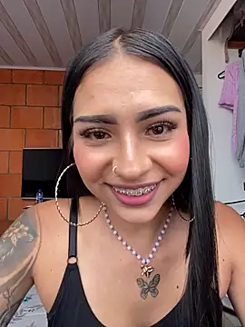 Snapshot of Hilary_pinkk chatting on November 4, 2025, 6:11 pm Hilary pinkk online show from November 4, 2025, 6:11 pm