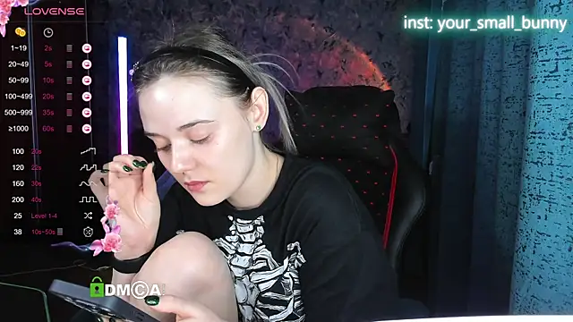 Your small bunny online show from November 4, 2025, 3:21 am