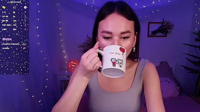 margeriTirell online show from December 5, 2025, 2:43 am