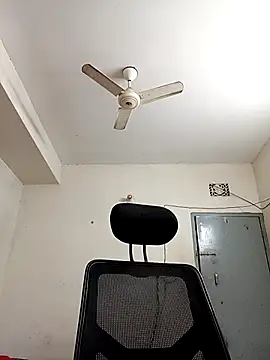 Snapshot of Tisha-01 chatting on November 27, 2025, 2:45 am Tisha-01 online show from November 27, 2025, 2:45 am