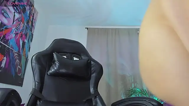 lunoxx  online show from December 15, 2025, 4:29 am