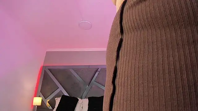 AmberiniHoffman online show from March 13, 2025, 6:12 pm