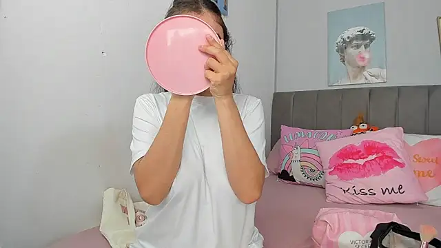 naughtyloverss online show from April 10, 2026, 2:24 pm