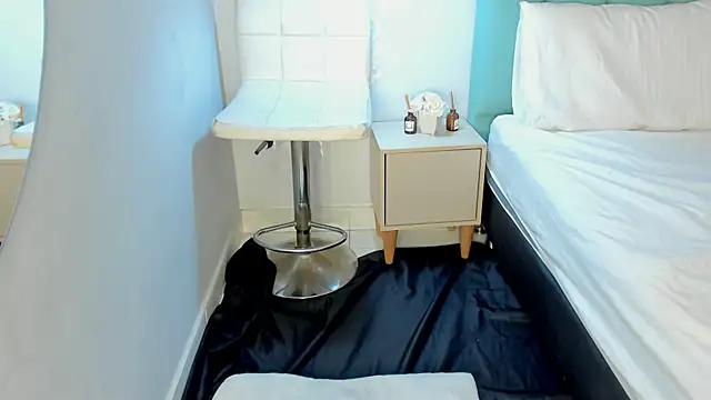 Snapshot of Khenta_Michells chatting on March 7, 2025, 1:29 pm Khenta Michells online show from March 7, 2025, 1:29 pm