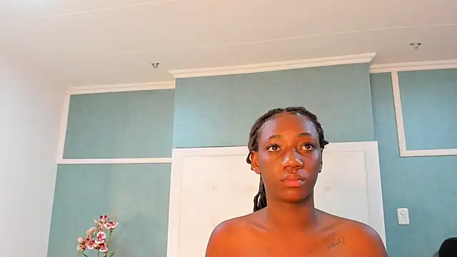 Snapshot of Khenta_Michells chatting on September 18, 2025, 10:51 am Khenta Michells online show from September 18, 2025, 10:51 am