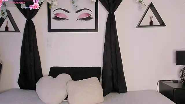 Khenta Michells online show from February 5, 2026, 10:44 am